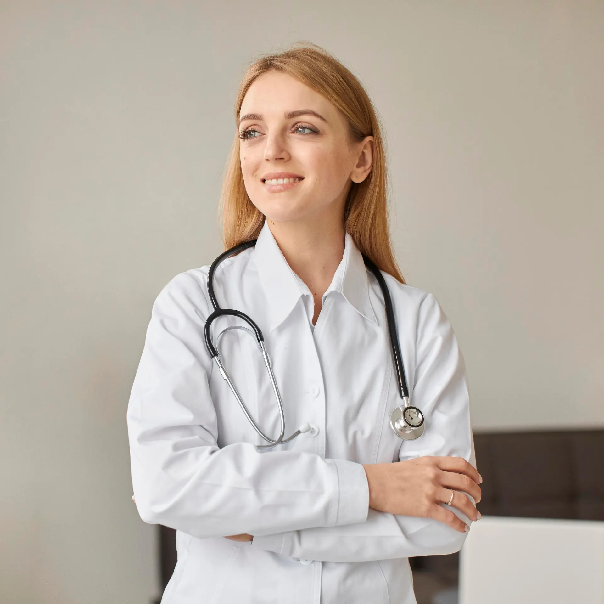 Profissional de saúde ocupacional utilizando o software SGG