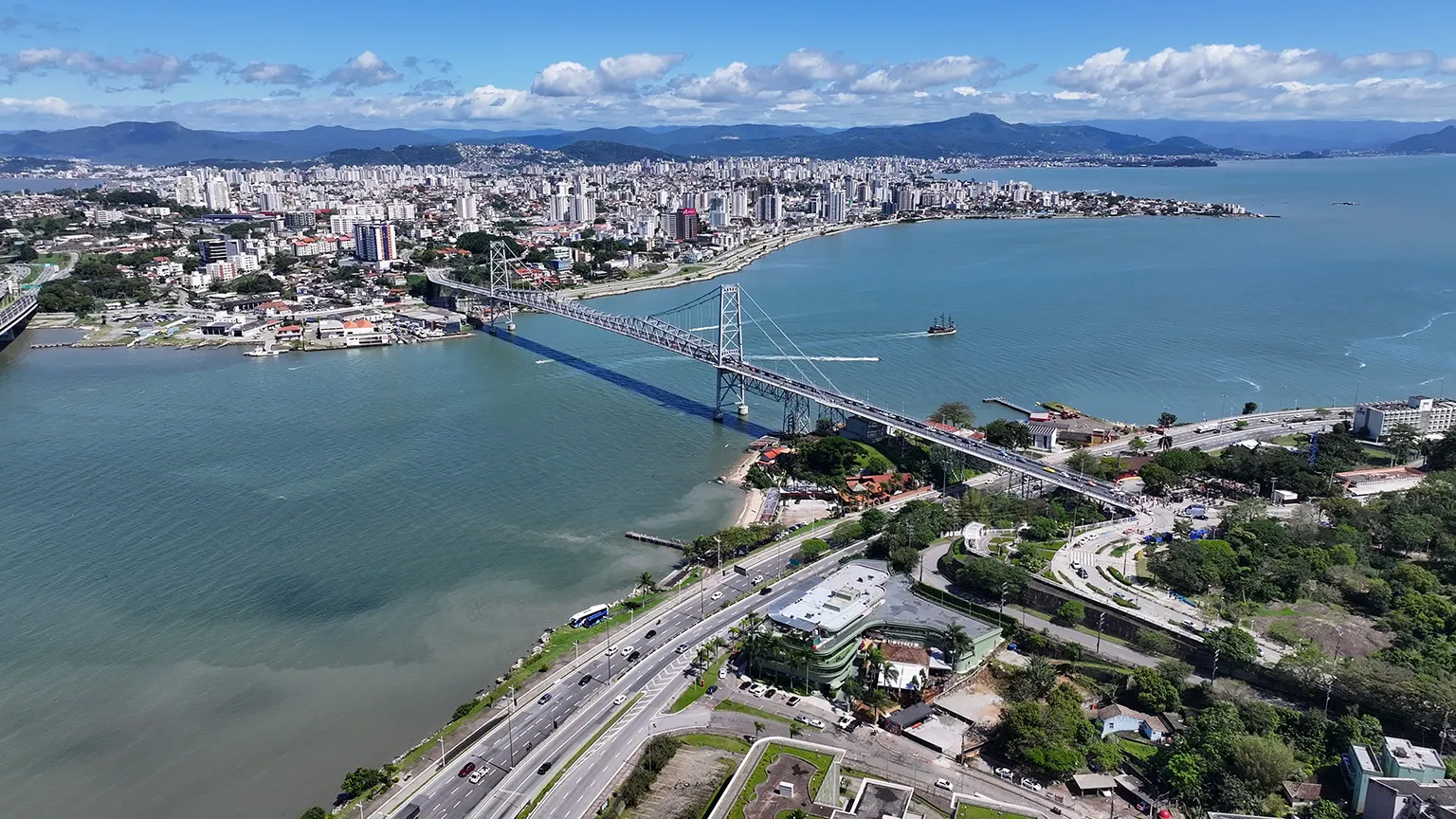 Vista aérea de Florianópolis, cidade que recebe o 4° Encontro SGG